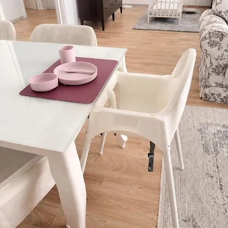Veleslaveenka - Spacious In Old Town Apartment Plzen
