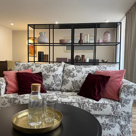 Veleslaveenka Apartman *