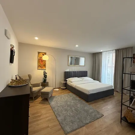 Veleslaveenka Apartman *